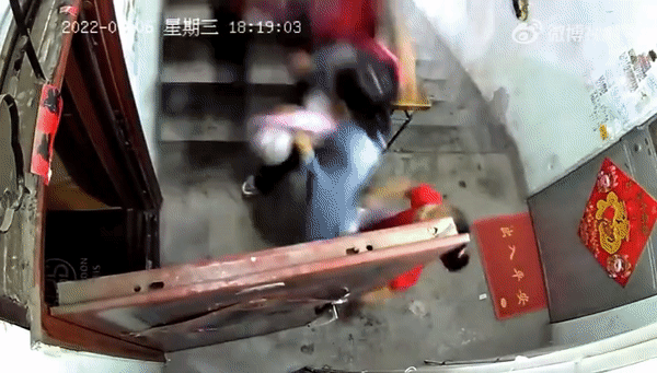 Trung Quốc rúng động vì vụ người đàn ông cưỡng bức vợ cũ-1