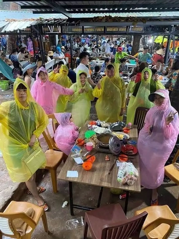 Phú Quốc: Hành lá bán 300.000đ/kg, rau muống 60.000đ/kg-2