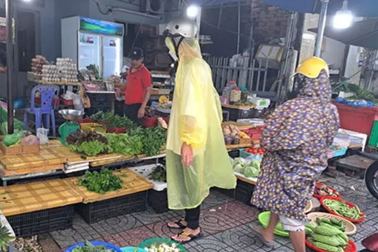 Phú Quốc: Hành lá bán 300.000đ/kg, rau muống 60.000đ/kg