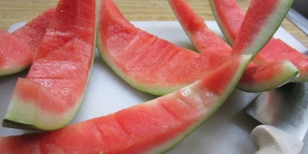 Trộn vỏ dưa hấu với đường và bột giặt, tưởng chẳng để làm gì đâu mà hiệu quả đến không ngờ-1