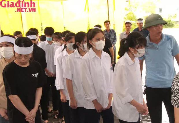 Xóm làng, người thân, bạn học nghẹn lòng tiễn nam sinh lớp 10 xấu số về đất mẹ ngàn thu-7