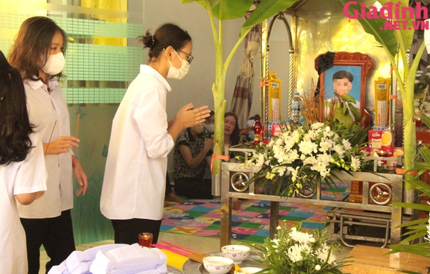 Xóm làng, người thân, bạn học nghẹn lòng tiễn nam sinh lớp 10 xấu số về đất mẹ ngàn thu-11