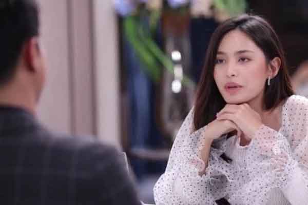 Trong ngày cưới, nhìn chồng bế con gái lên lễ đường mà tôi bật khóc nức nở-1