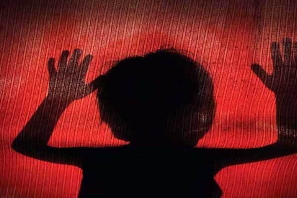 Đòi vợ sinh con trai không được, gã đàn ông ra tay tàn nhẫn với con-1