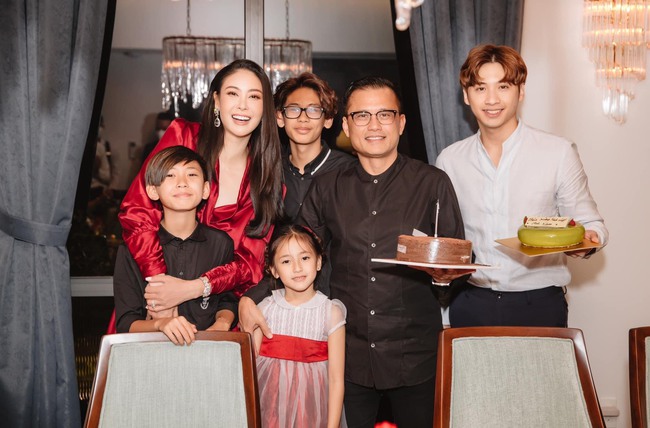 Hoa hậu Hà Kiều Anh khoe hình các con lớn phổng phao, dân mạng soi ra 1 CHI TIẾT thú vị: Đây là cách nhiều tỷ phú nuôi dạy con-1