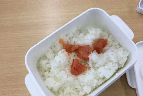 Bữa ăn của dân văn phòng ở Nhật: Người thì nhịn ăn để tiết kiệm, người thì gồng mình thắt chặt chi tiêu để không bỏ bữa
