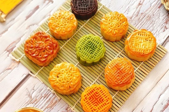 Chưa đến Rằm Tháng Tám, bánh trung thu đã ngập tràn chợ mạng