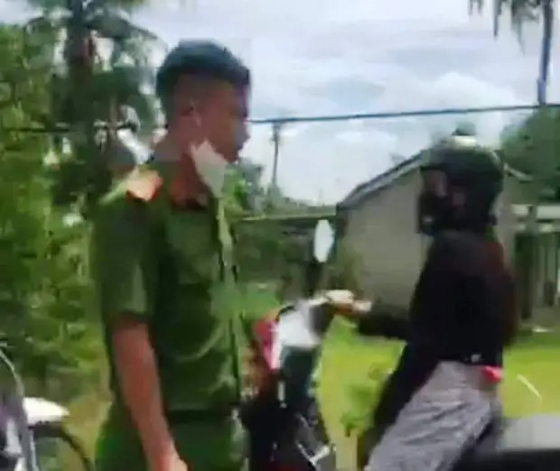 Phú Yên: Người phụ nữ bịt mặt vào trường kéo học sinh lên xe chở đi-1