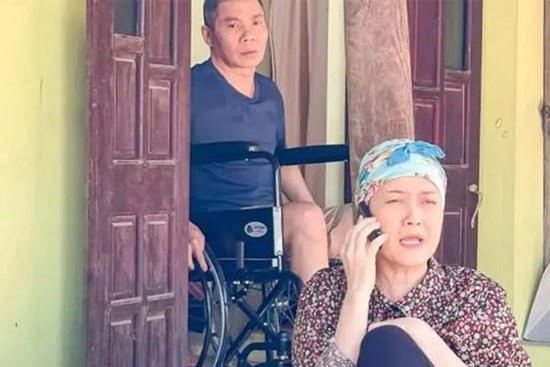 Hình ảnh ngồi xe lăn trên phim của NSND Công Lý gây chú ý