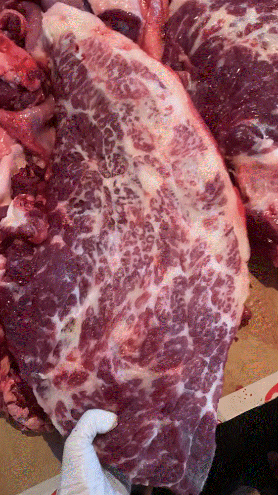 Chị em rủ nhau săn thịt u hoa bò, giá hơn 300k/kg nhưng lúc nào cũng cháy hàng-3