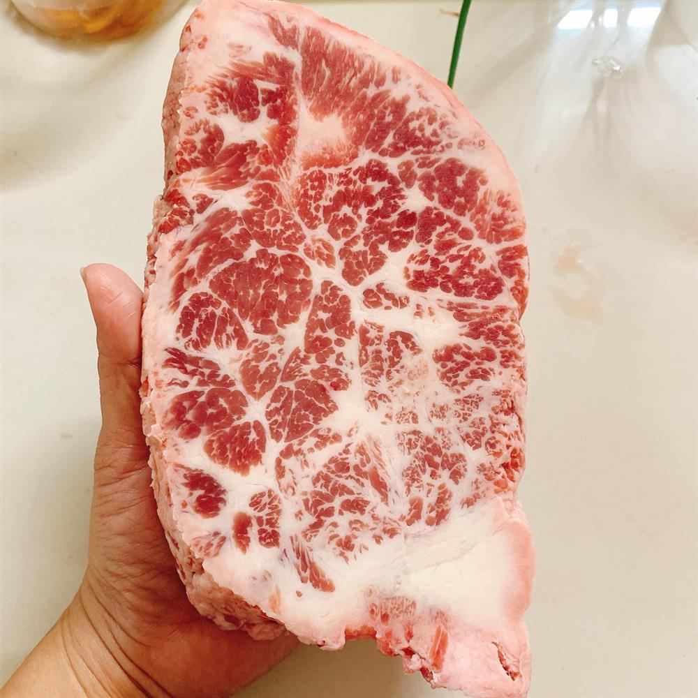 Chị em rủ nhau săn thịt u hoa bò, giá hơn 300k/kg nhưng lúc nào cũng cháy hàng-1