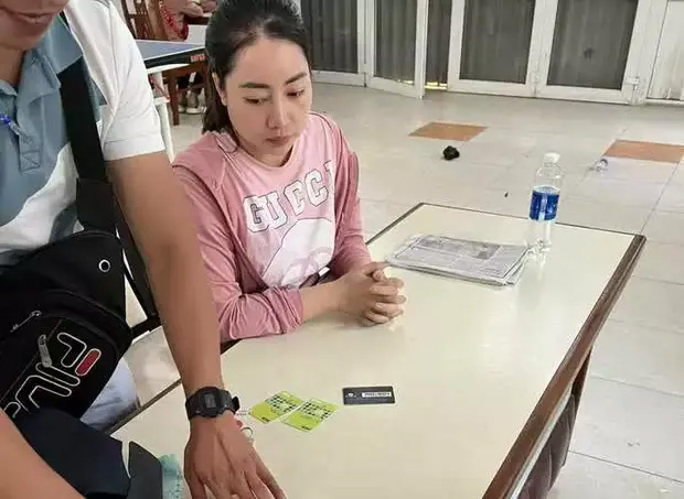 Hot girl cầm đầu đường dây làm giả căn cước công dân-1