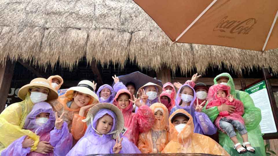 Kẹt lại giữa mưa bão ở Phú Quốc, các hành khách lâm vào trình trạng dở khóc dở cười”, phải chi thêm tiền để ở lại-7