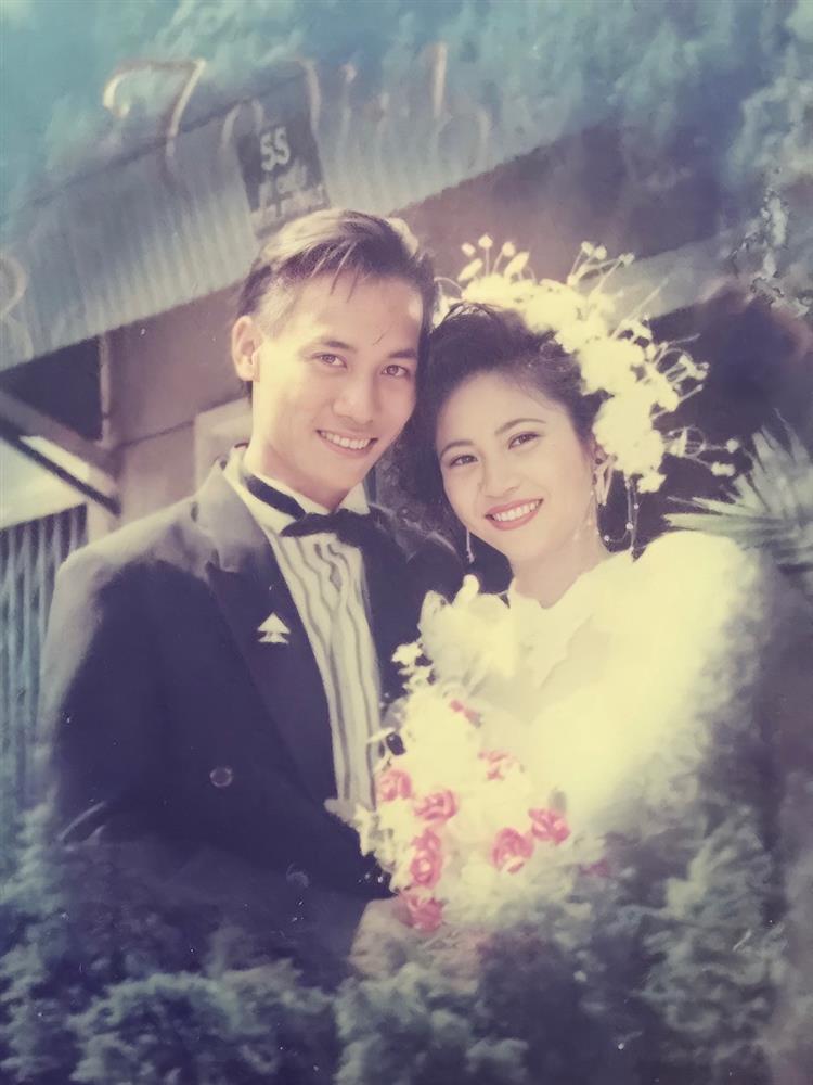 Ở trời Tây, người đàn ông thành công cưa đổ con gái rượu nhà tiệm bánh mỳ lâu đời nhất Vũng Tàu: Ngất ngây với ảnh cưới 31 năm trước-4