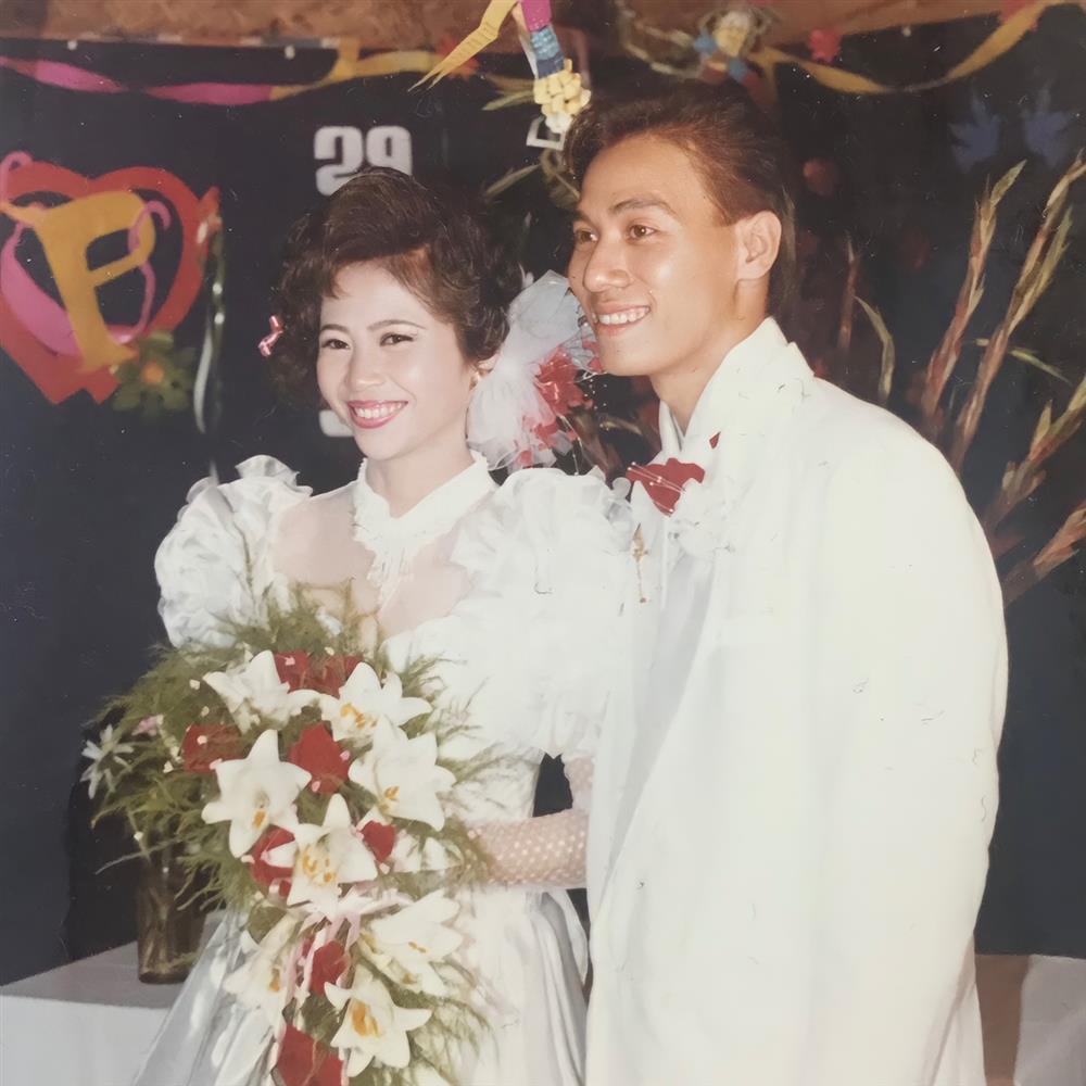 Ở trời Tây, người đàn ông thành công cưa đổ con gái rượu nhà tiệm bánh mỳ lâu đời nhất Vũng Tàu: Ngất ngây với ảnh cưới 31 năm trước-5