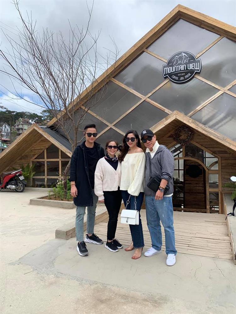 Ở trời Tây, người đàn ông thành công cưa đổ con gái rượu nhà tiệm bánh mỳ lâu đời nhất Vũng Tàu: Ngất ngây với ảnh cưới 31 năm trước-11