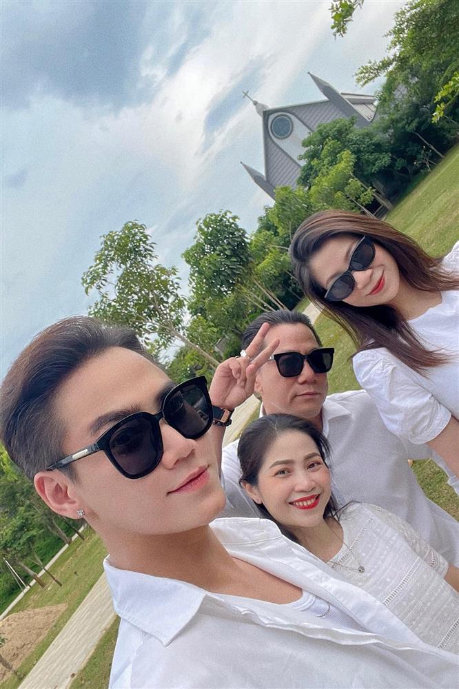 Ở trời Tây, người đàn ông thành công cưa đổ con gái rượu nhà tiệm bánh mỳ lâu đời nhất Vũng Tàu: Ngất ngây với ảnh cưới 31 năm trước-13