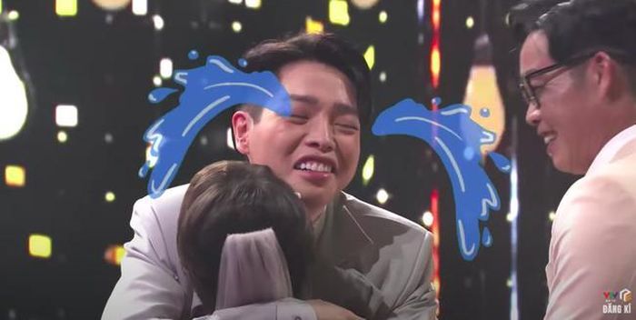 Cuộc hẹn cuối tuần: Bố mẹ Đức Phúc mặc đồ cưới xuất hiện cùng con trai-3