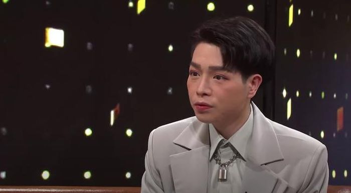 Cuộc hẹn cuối tuần: Bố mẹ Đức Phúc mặc đồ cưới xuất hiện cùng con trai-5