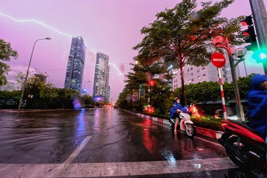 Mưa dông trên khắp cả nước