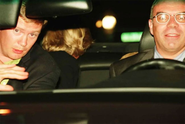 Tiết lộ lý do đau lòng vì sao Công nương Diana luôn phải mặc lại trang phục của mình nhiều lần-12