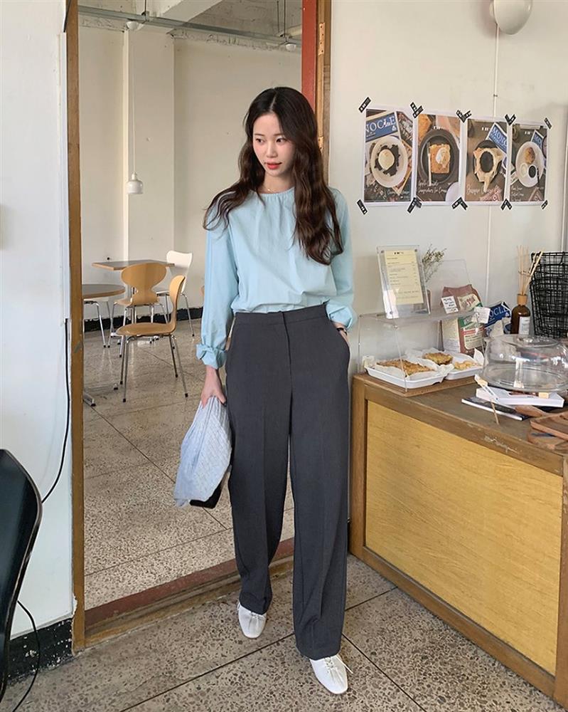 6 mẫu áo công sở hack tuổi hiệu quả nhất, mà vẫn chuẩn thanh lịch-2