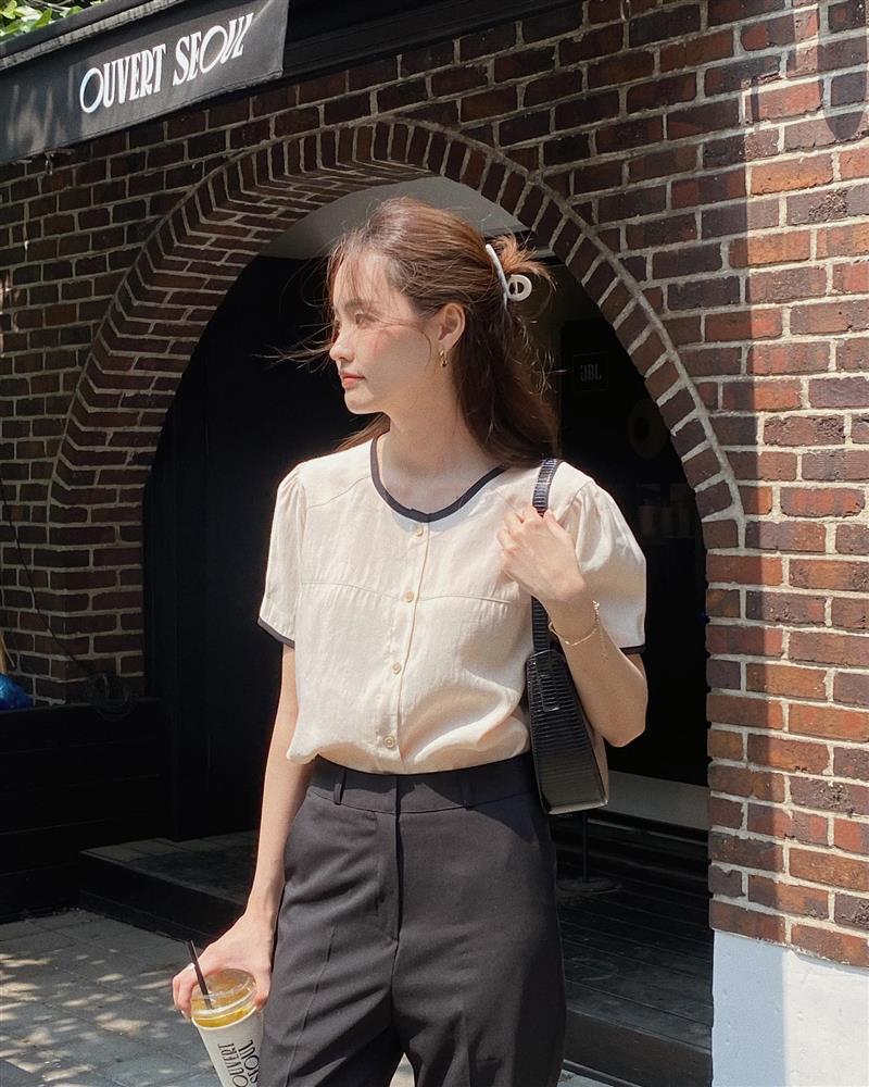 6 mẫu áo công sở hack tuổi hiệu quả nhất, mà vẫn chuẩn thanh lịch-3