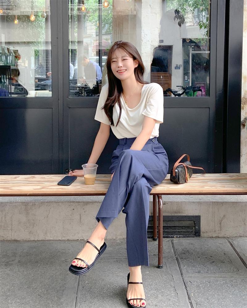 6 mẫu áo công sở hack tuổi hiệu quả nhất, mà vẫn chuẩn thanh lịch-14