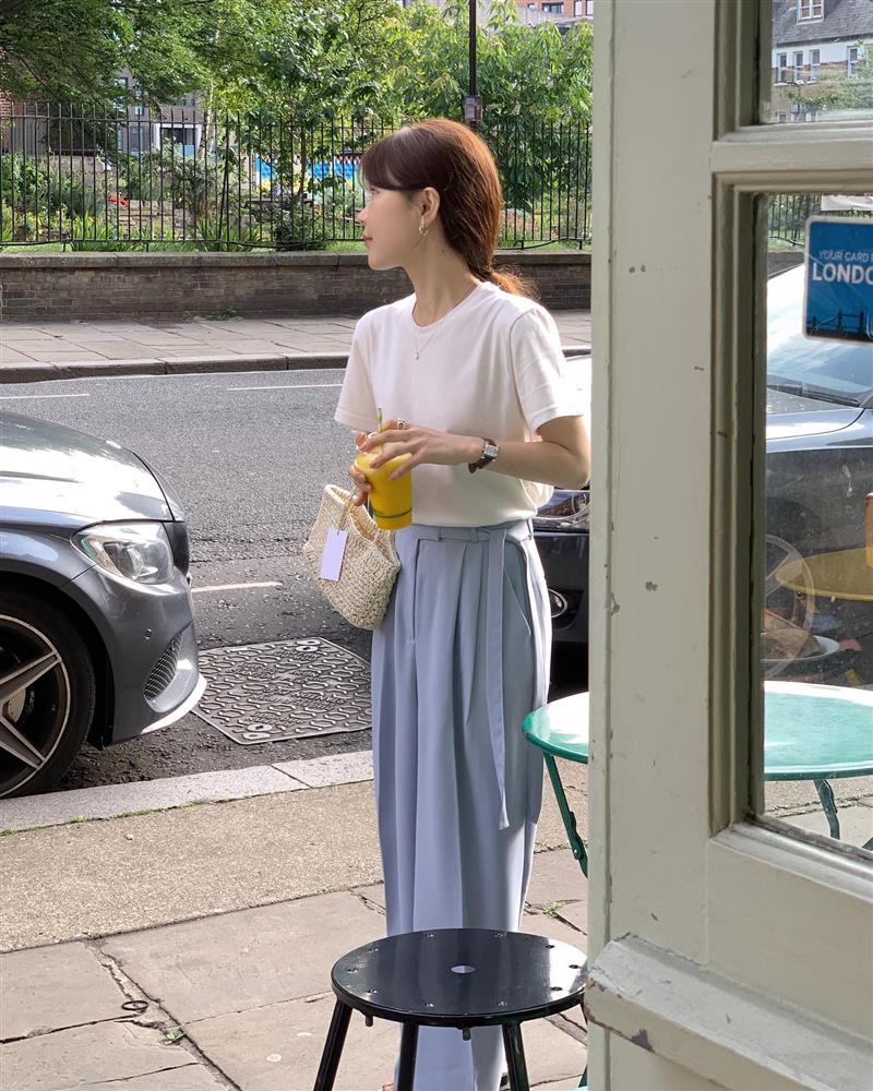 6 mẫu áo công sở hack tuổi hiệu quả nhất, mà vẫn chuẩn thanh lịch-15