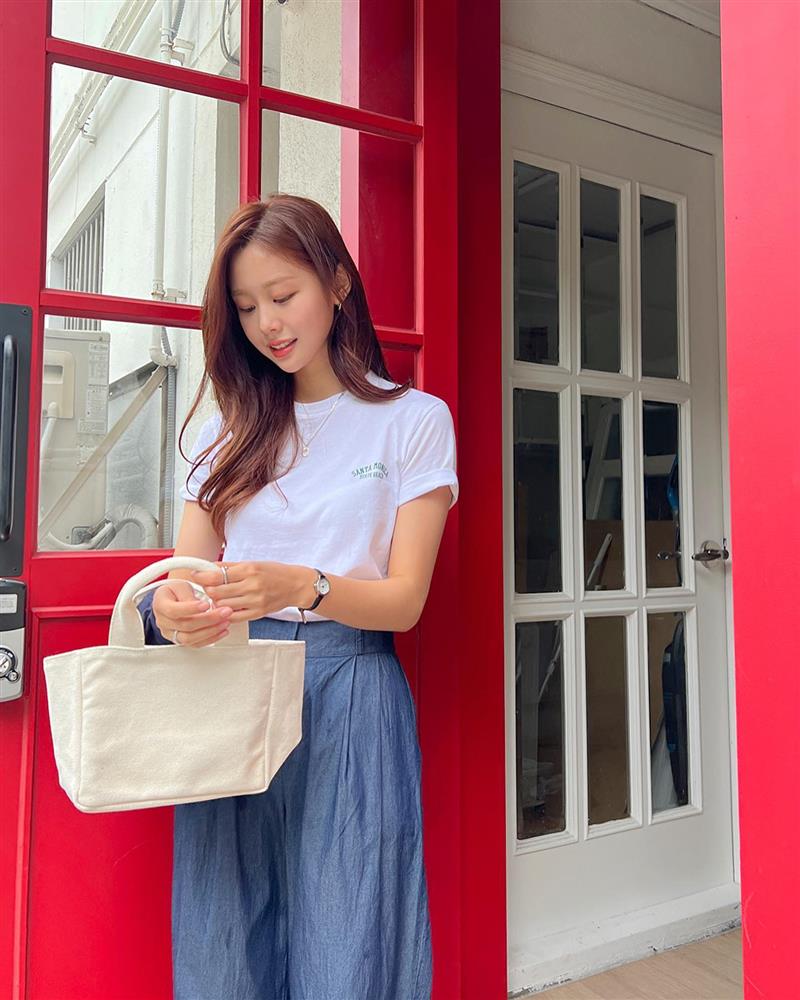 6 mẫu áo công sở hack tuổi hiệu quả nhất, mà vẫn chuẩn thanh lịch-16