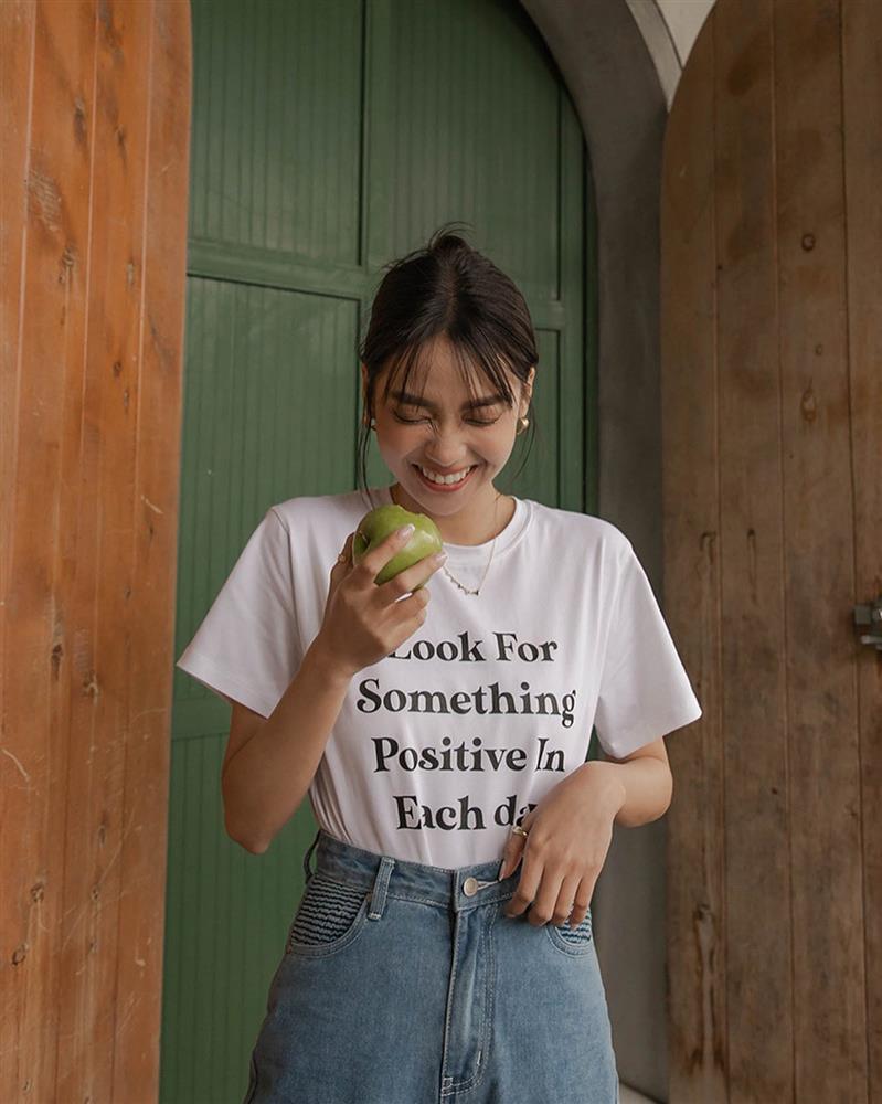 6 mẫu áo công sở hack tuổi hiệu quả nhất, mà vẫn chuẩn thanh lịch-17