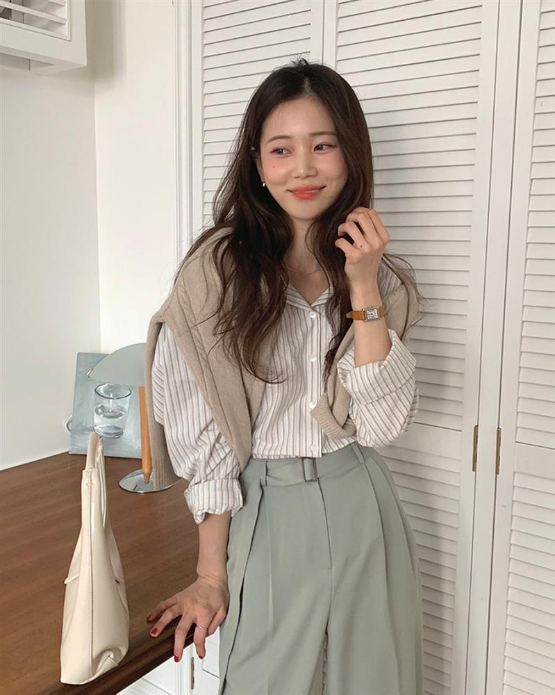 6 mẫu áo công sở hack tuổi hiệu quả nhất, mà vẫn chuẩn thanh lịch-23