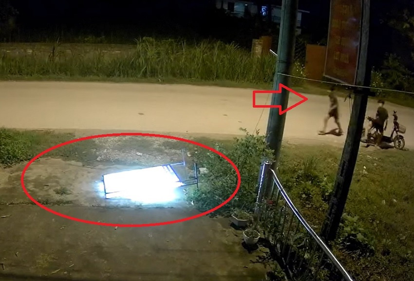 Hai thiếu niên dừng xe làm việc tốt, CĐM khen ngợi: Nhìn là biết bố mẹ dạy dỗ chất lượng rồi!-2