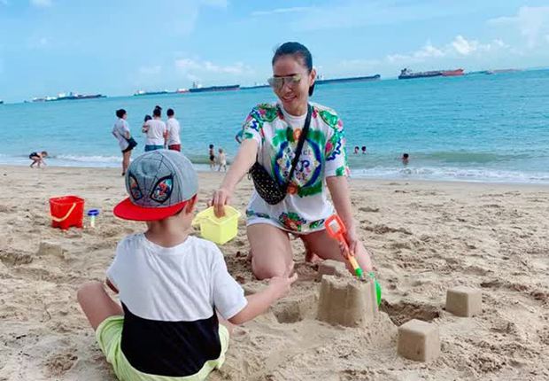 Tuổi 45 của Thu Minh ở Singapore: Ở nhà vườn rộng lớn, nhan sắc trẻ đẹp-4