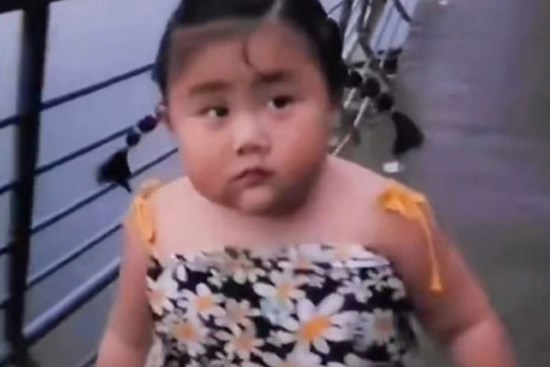 Bố dẫn con gái đi bộ để giảm cân, không ngờ gái cưng thủ thỉ: 'Đừng giảm, bố như nào con cũng yêu'