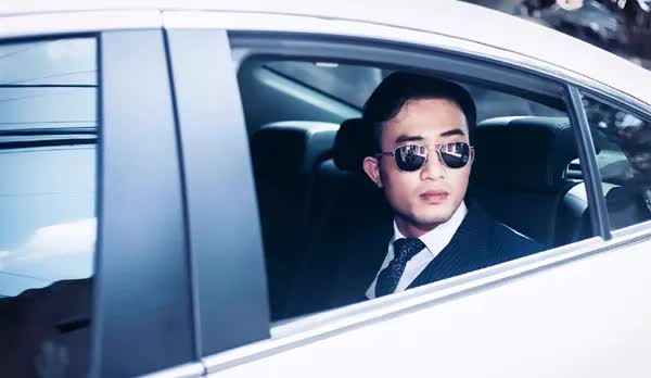 Doãn Quốc Đam: Đời thực lập dị của gã tắc kè hoa trong vũ trụ VFC-2