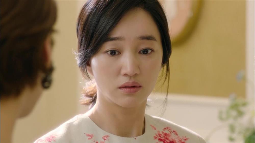 Gắp miếng đùi gà thì bị chị chồng đá chân, vừa bỏ xuống chị đã hỏi mẹ câu này khiến tôi run cầm cập-1