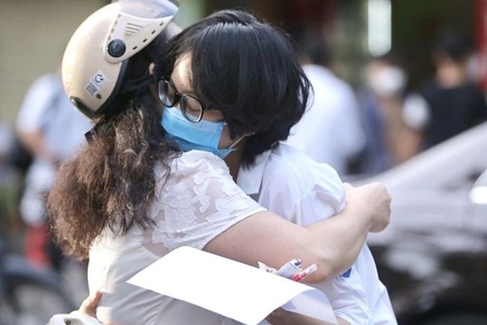 Nhiều trường ở Hà Nội hạ điểm chuẩn vào lớp 10