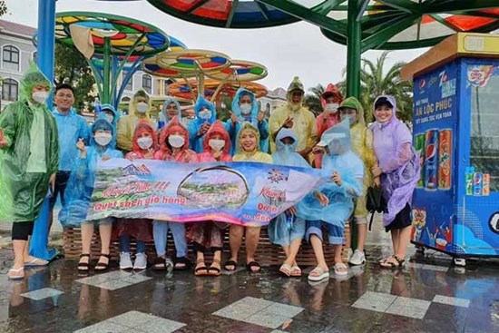 Khách đồng loạt hủy tour Phú Quốc vì mưa bão, công ty du lịch lỗ cả tỷ đồng