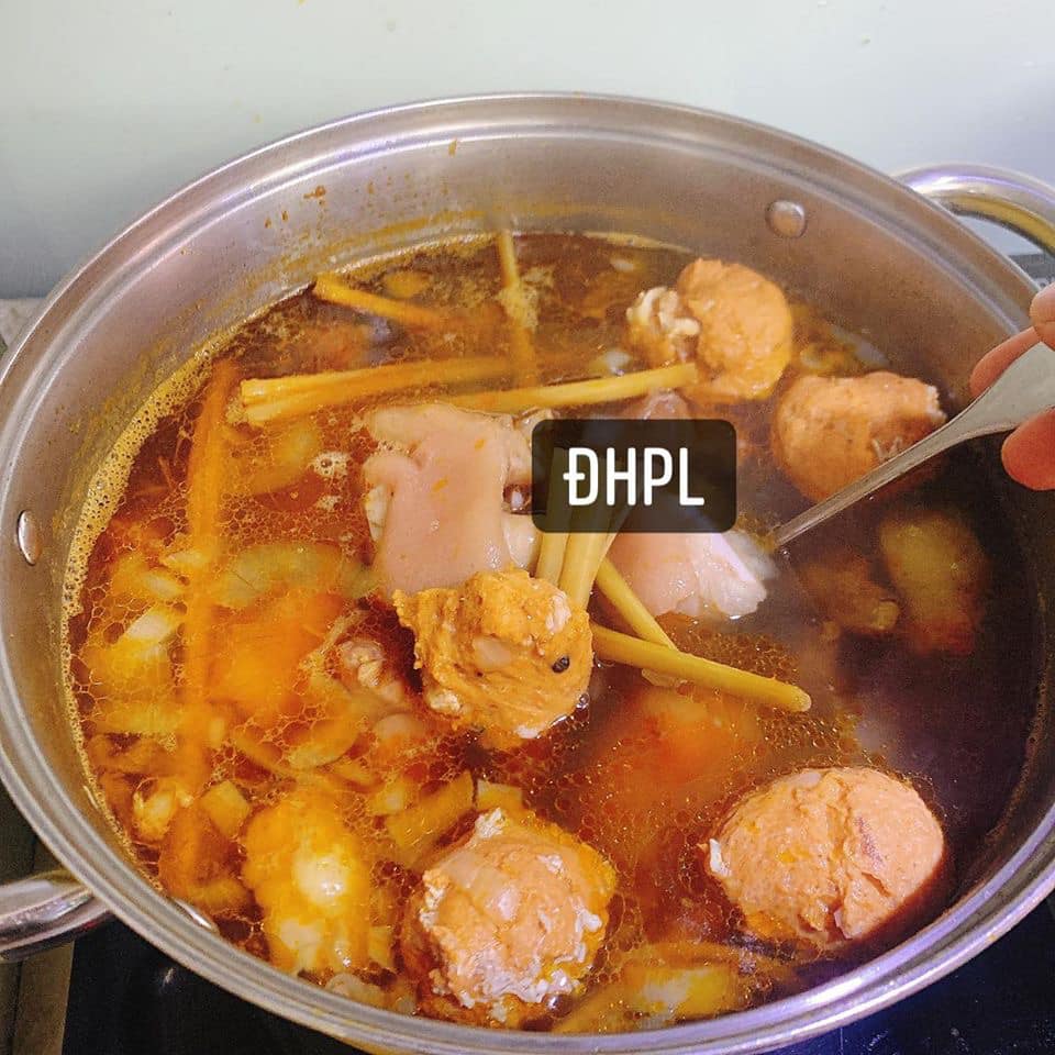 Nấu bún bò Huế chuẩn vị không thể thiếu gia vị đặc biệt này-4