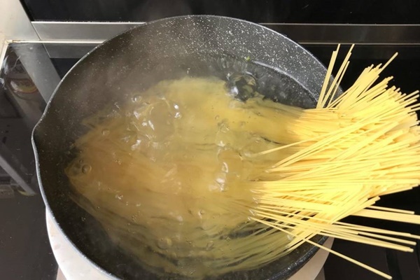 Dạy bạn cách làm mì xào thơm ngon béo ngậy, giàu dinh dưỡng, người lớn và trẻ nhỏ đều thích ăn-7