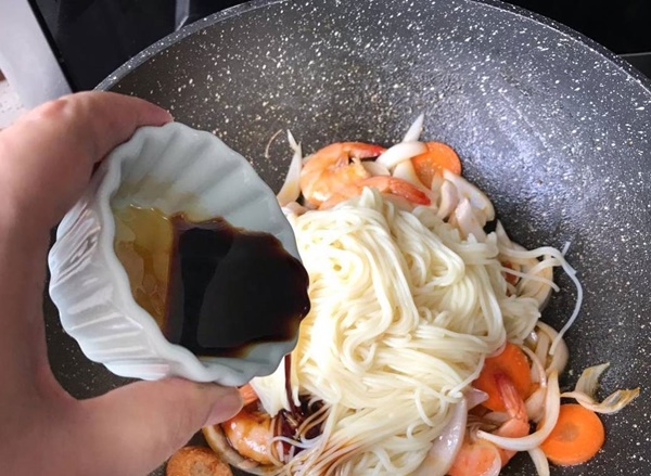 Dạy bạn cách làm mì xào thơm ngon béo ngậy, giàu dinh dưỡng, người lớn và trẻ nhỏ đều thích ăn-10