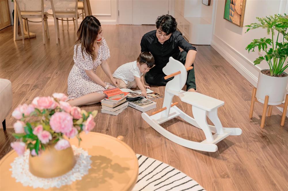 Chốt mua nhà trong phút mốt và sửa sang chỉ vỏn vẹn một tháng, cặp vợ chồng trẻ sở hữu căn hộ cực phẩm, thanh lịch mà ấm áp-2