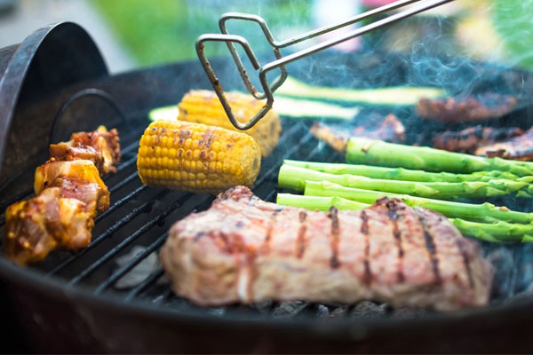 Chuyên gia Vũ Thế Thành: Một tháng ăn thịt nướng một lần không sao cả-1