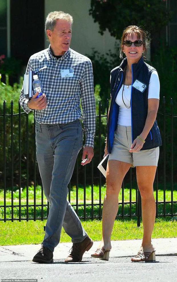 Chiếc áo đặc biệt được giới tỷ phú ưa thích: Từ ông chủ Tesla đến CEO Uber đều đua nhau mặc-16