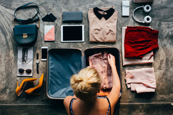 Mách nhỏ chị em 11 mẹo hay để xếp quần áo đi chơi cực gọn gàng và khoa học-1