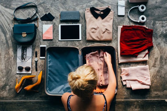 Mách nhỏ chị em 11 mẹo hay để xếp quần áo đi chơi cực gọn gàng và khoa học