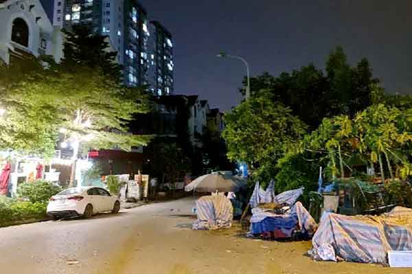 Hơn 20 người cầm hung khí truy sát khách ở quán nhậu-1