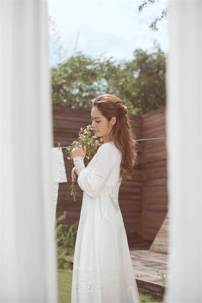 Nông Thúy Hằng - Tân Hoa hậu các dân tộc Việt Nam: Từng là học sinh giỏi Quốc gia, hình ảnh đời thường gây bất ngờ-6