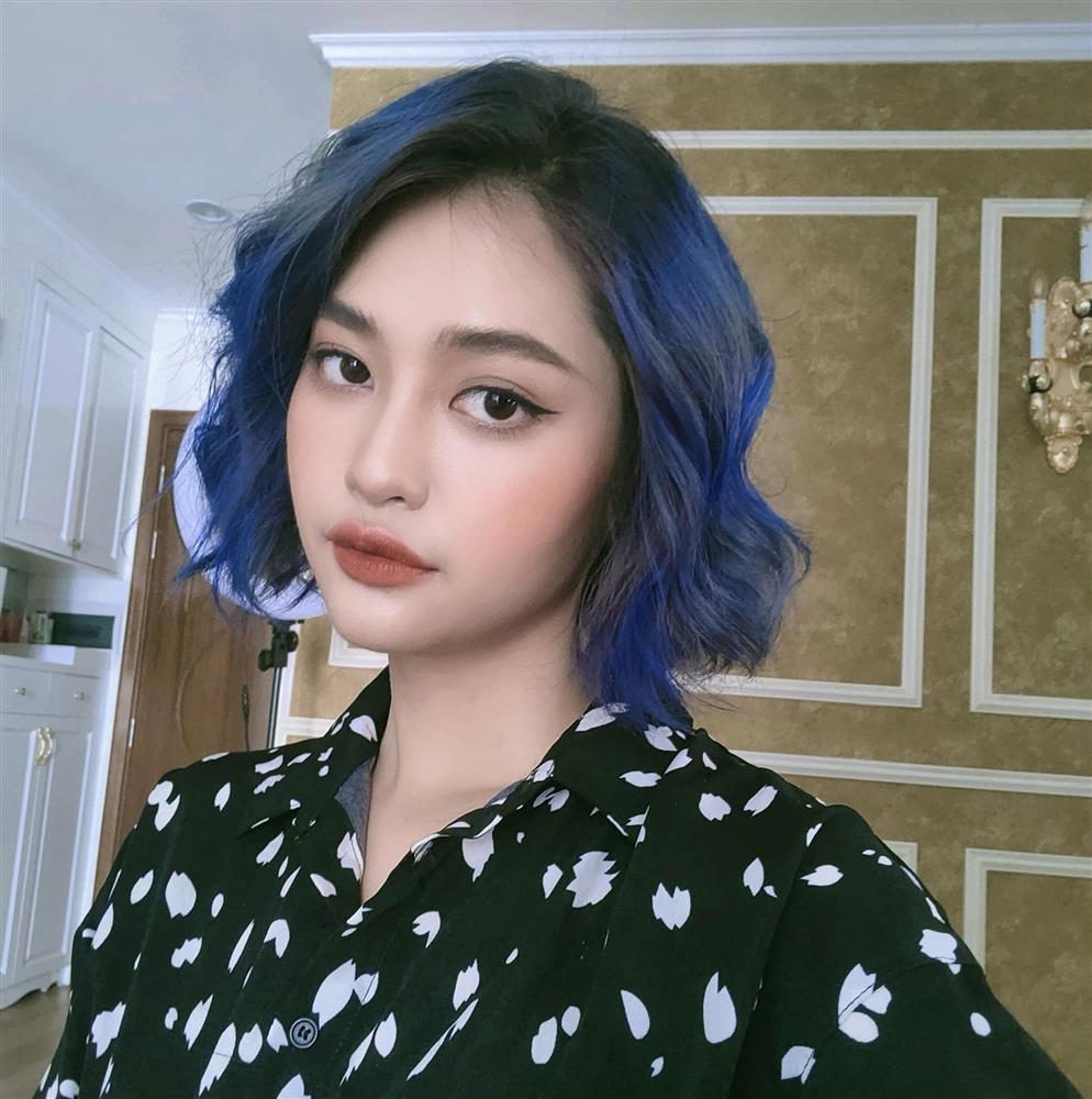 Nông Thúy Hằng - Tân Hoa hậu các dân tộc Việt Nam: Từng là học sinh giỏi Quốc gia, hình ảnh đời thường gây bất ngờ-9